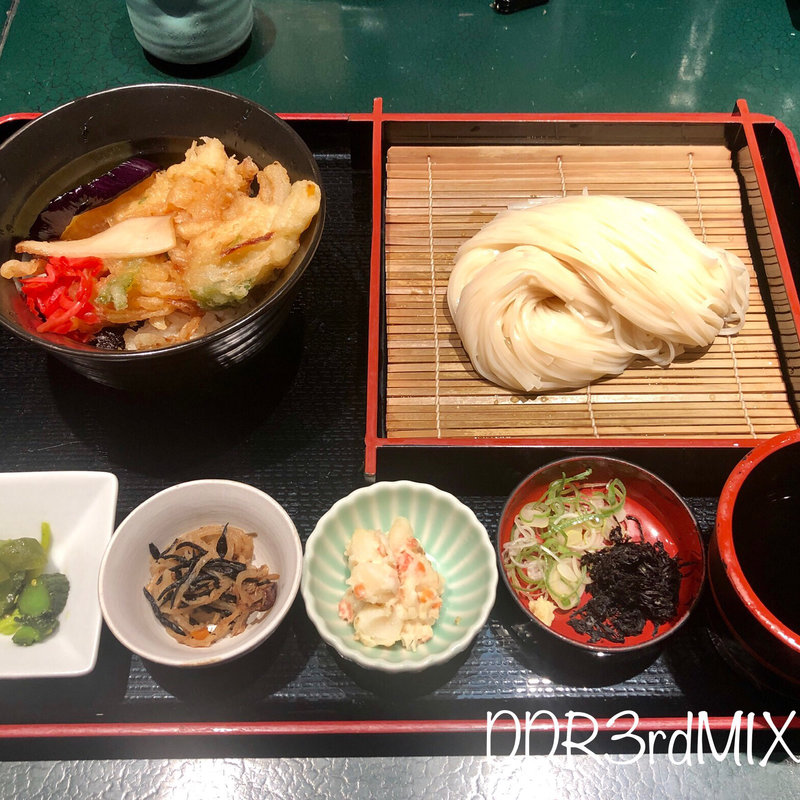 稲庭うどんと鶏かき揚げ丼のBランチ(稲庭うどん 無限堂 秋田駅前店 )