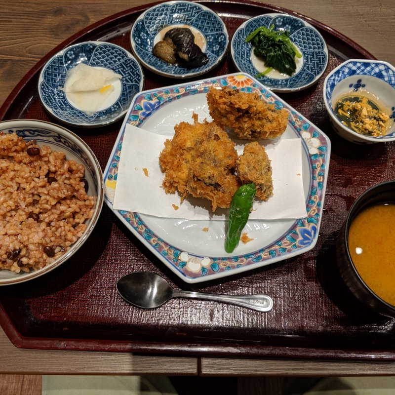 椎茸と舞茸のフライ定食

(奥出雲玄米食堂井上 イオンレイクタウンmori店)