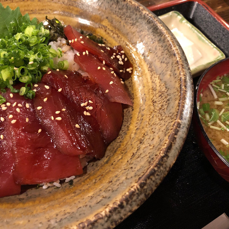 まぐろの漬丼(漁師魂 さかな番長 関内店)