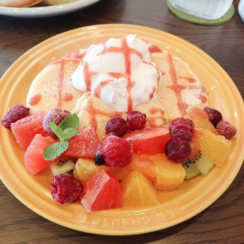 季節のフルーツパンケーキ(屋島テニスクラブカフェDUCE)