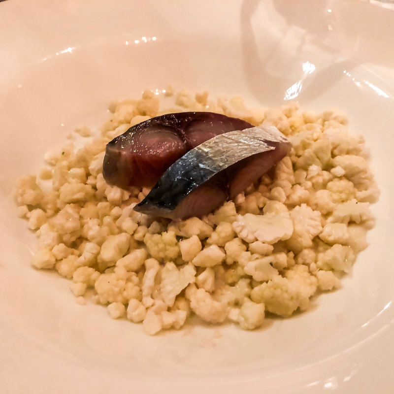 鯖をカリフラワーとカリフラワーのピューレで(Albero Nero(アルベロネロ))