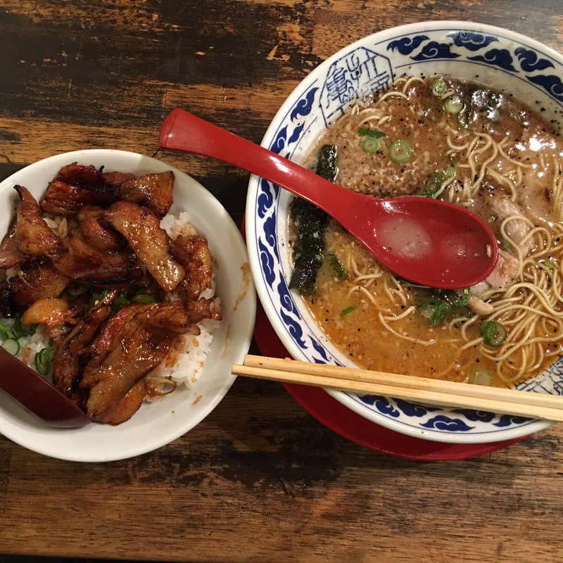 (九州ラーメン 亀王 恵美須町店)