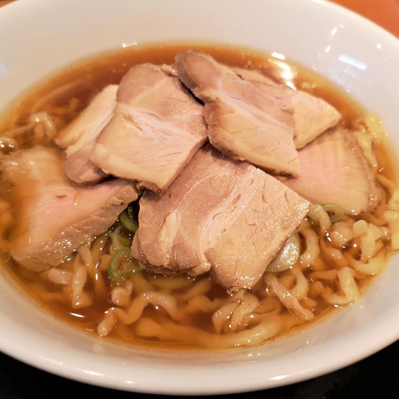   しょうゆらーめん　ちゃーしゅーめん(麺や うから家から)