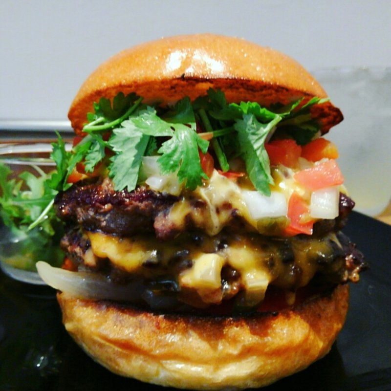 肉肉サルサバーガー(milia burger)