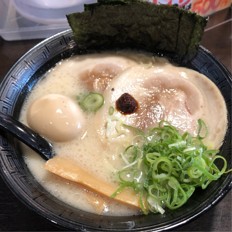 こってり豚骨ラーメン全部のせ(だるまのめ狛江駅前店 )
