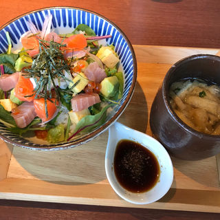 マグロサーモンアボカドヘルシー丼(kawara CAFE＆DINING 新宿東口 （カワラ カフェアンドダイニング）)