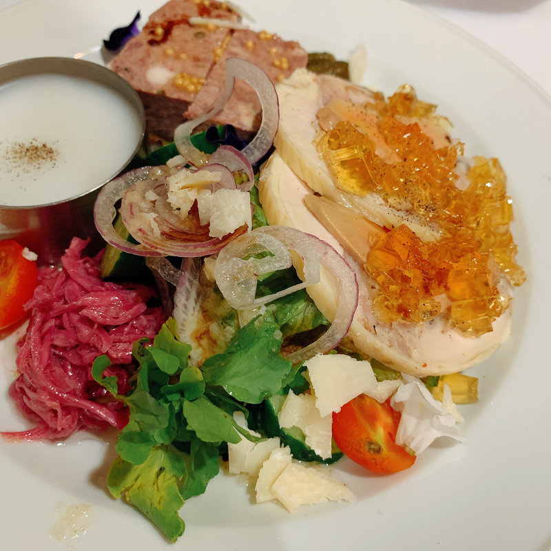 自家製シャルキトリーの盛り合わせ3種(サラマンジュ池田)