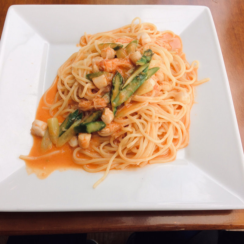 ズワイ蟹とイタヤ貝の小柱のトマトクリームスパゲティー(レストラン パティオ)