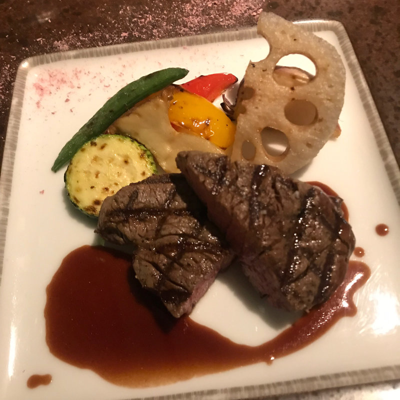 牛ステーキ〜野菜のグリル添え(リストランテカフェ チリエージョ Ciliegio)