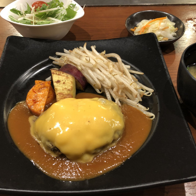 超熟成黒毛和牛ハンバーグランチ 180g(鉄板焼 宮地)