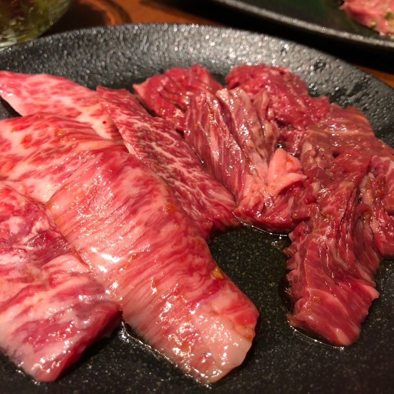 カルビ、ハラミ(焼肉ホルモン 山水縁 虎ノ門本店)