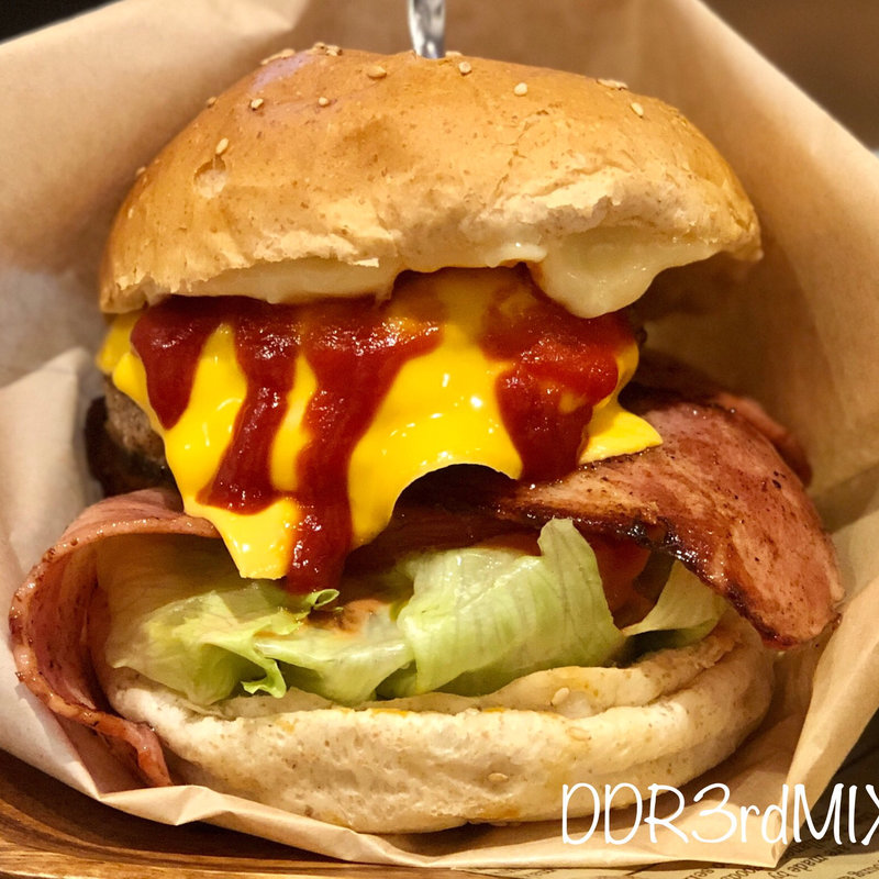 ベーコンチーズバーガー(バーガー&カフェ ハッピータイム)