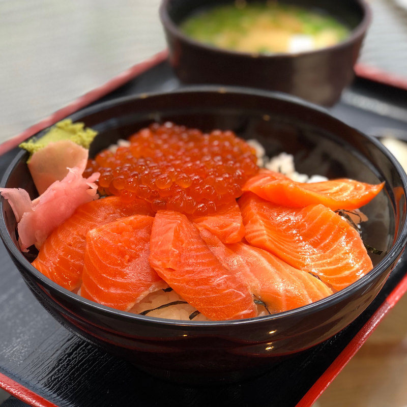 サーモンいくら丼(地魚食道 瓢 )