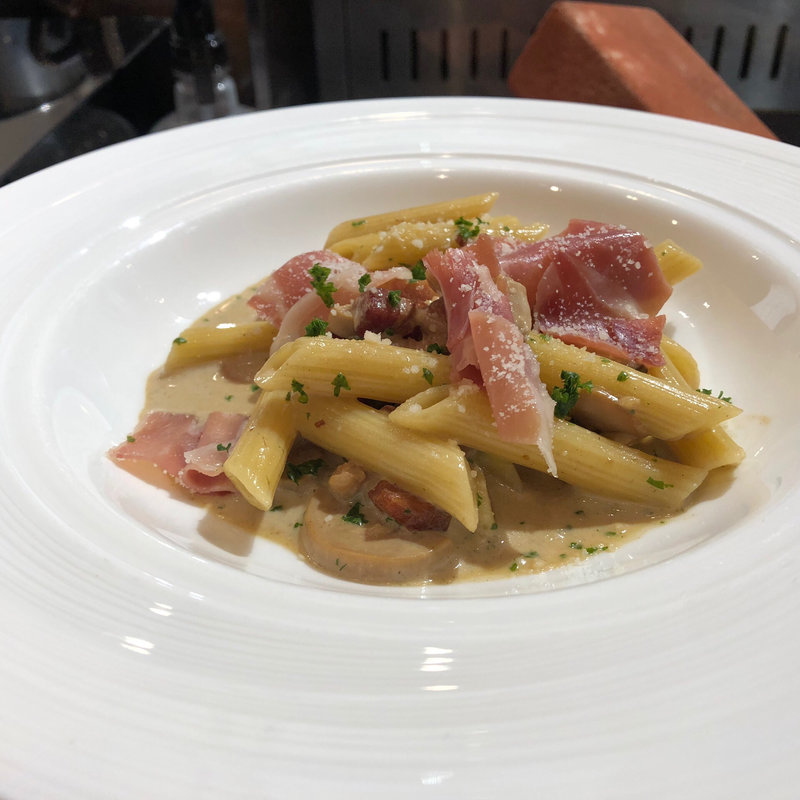 生ハムとポルチーニ茸のクリームペンネ(帝国ホテル 大阪)