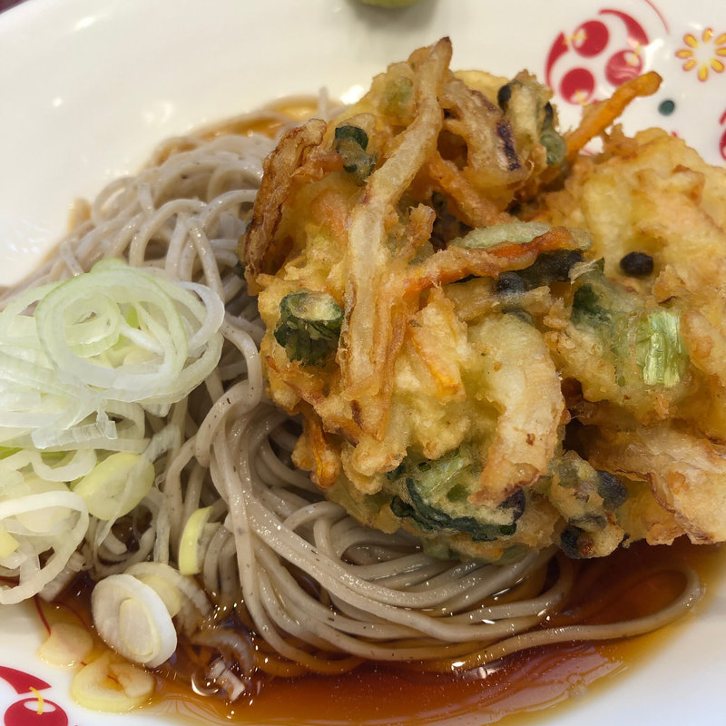 鶏と実山椒の冷しかき揚げそば(かまくらそば 大船店)