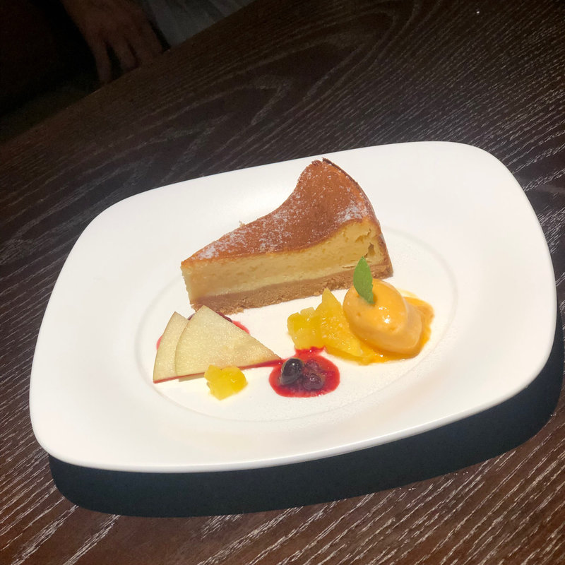 ベイクドチーズケーキ(Dining Bar A-towa（ダイニングバー エトワ）)