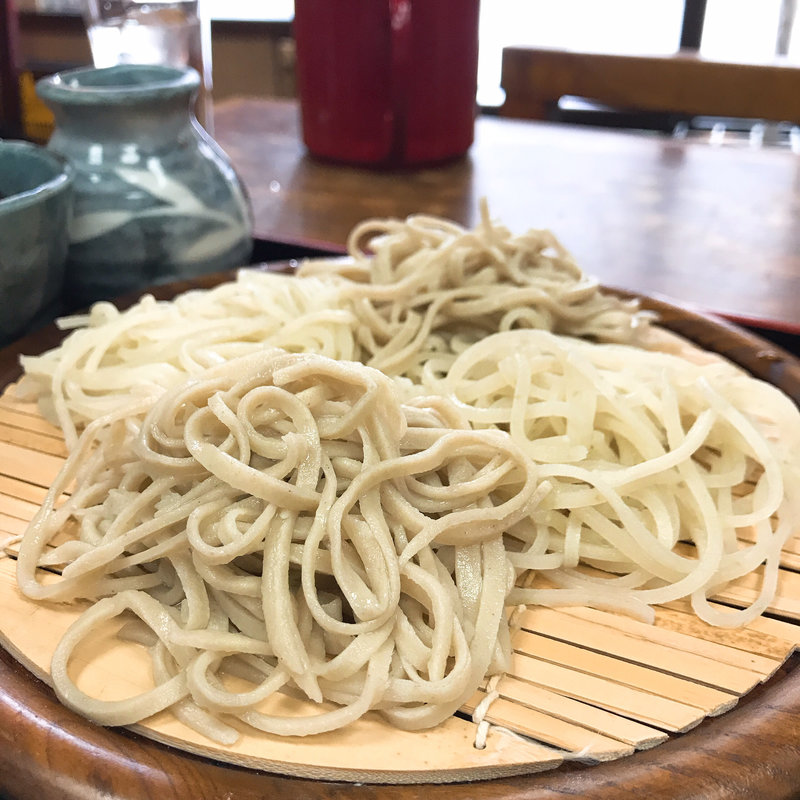 変わり蕎麦と生粉打ちの合い盛り(手打ち蕎麦 小倉庵)