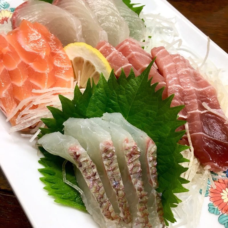 さしみ盛り合わせ(居酒屋まりちゃん)