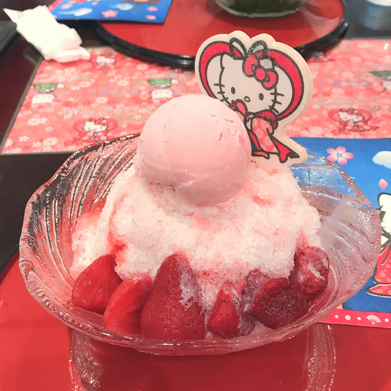 はろうきてぃいちごたっぷりかき氷(江ノ島 はろうきてぃ茶寮 御食事処)