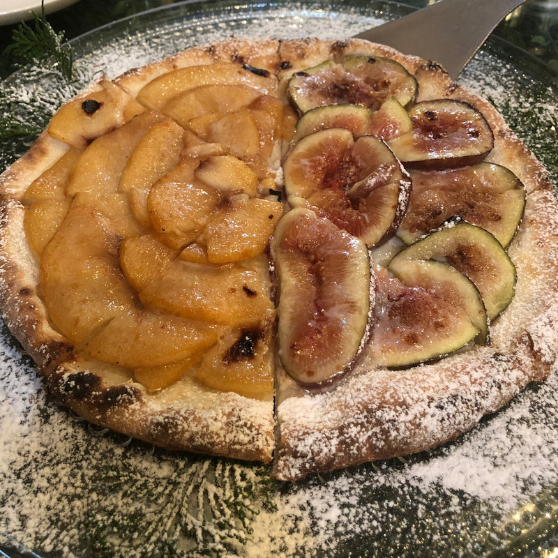 桃とイチジクのデザートピザ(エンボカ 京都 （enboca）)