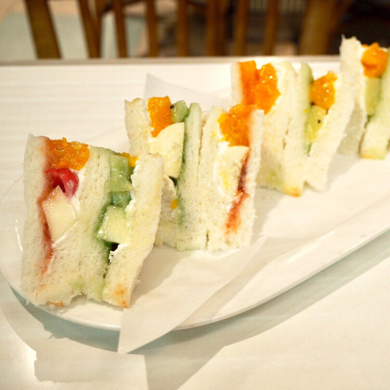 フルーツサンド(喫茶 モナミ)