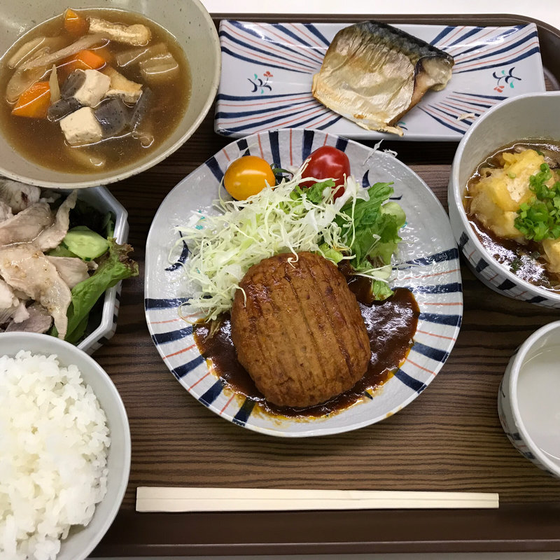 チーズinハンバーグ定食(ぎんれい荘 )