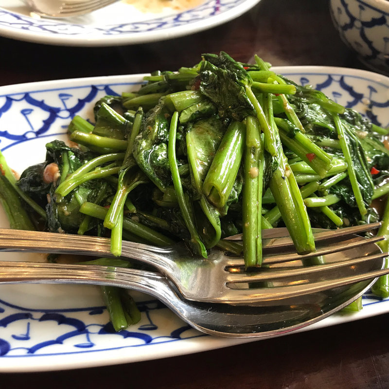 パッブン・ファイレーン（空心菜炒め）(ライカノ)