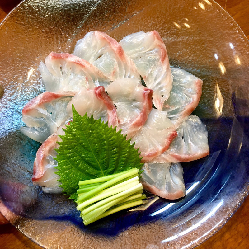 白身魚の薄造り(いけす料理 まる辰 （まるたつ）)
