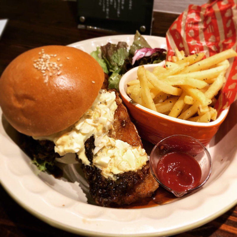 BIGチキン南蛮バーガー(Dining&Cafe Sweets Okada)