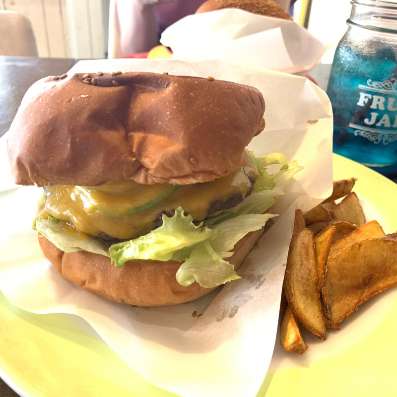 アボカドチーズバーガー(TOY BOX CAFE)