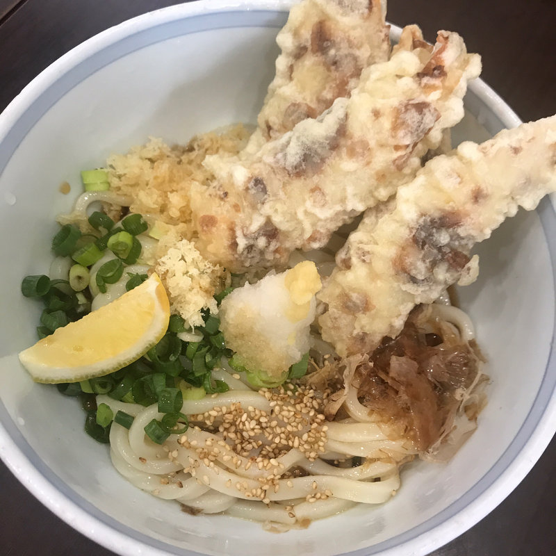 ちくわ天ぶっかけうどん(讃岐のおうどん花は咲く 新宿戸山店)