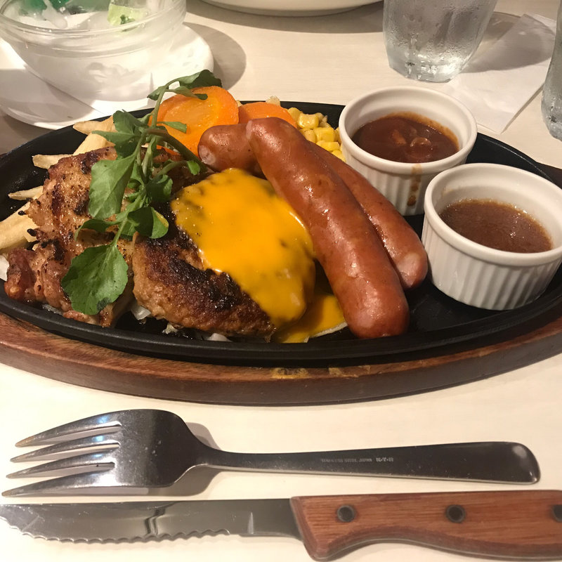 (カフェ・トレイル＆トラック イクスピアリ店)