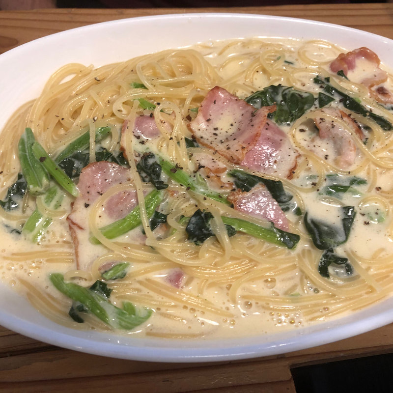 ほうれん草とベーコンのカルボナーラ(ピザ屋のチーズカフェ)