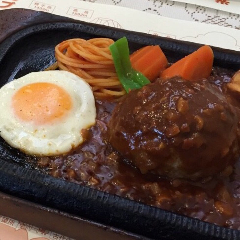 あか牛デミクラスハンバーグ(レストラン藤屋)