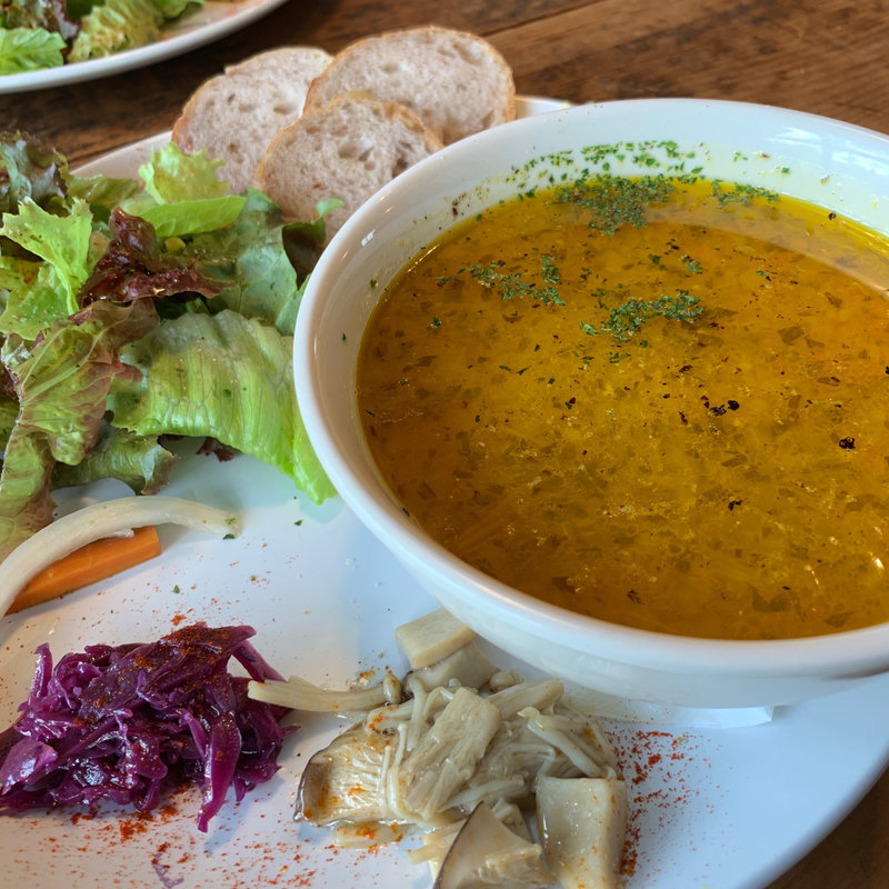 もち麦と野菜のチキンスープ プレート(スープス)