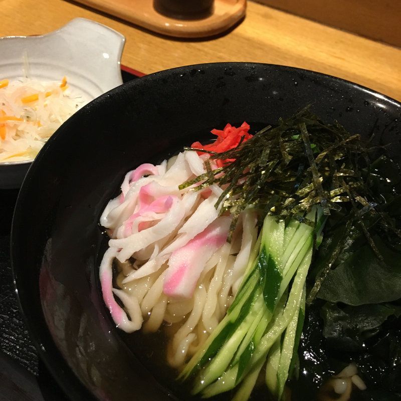 冷やしサラダ麺(釜揚げうどん　はつとみ)