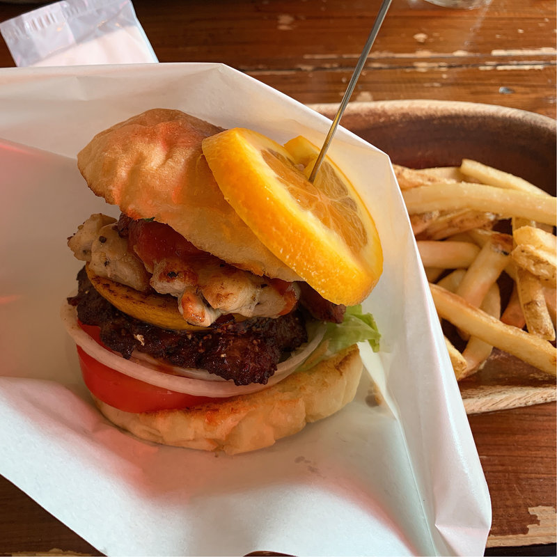 テキーラグリルチキンとオレンジサルサバーガー(BURGER'S BASE)