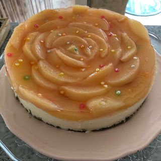桃の薔薇のレアチーズケーキ(キッチンアンダルシア園部)