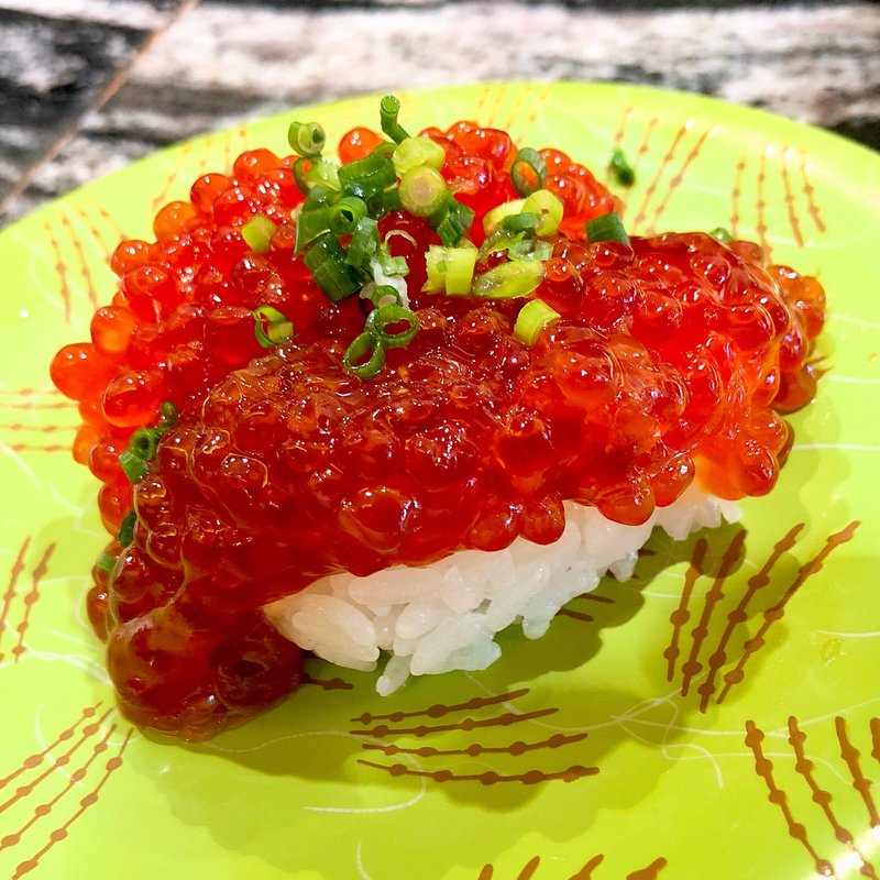 紅鮭すじこ正油漬け(回転寿司 根室花まる 銀座店)