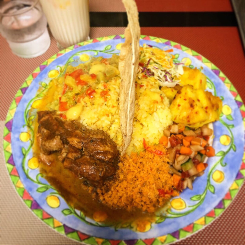 スリランカスタイルプレート(スリランカカリーの店 アンマー・カリヤ （スリランカカリーノミセ アンマー・カリヤ ）)