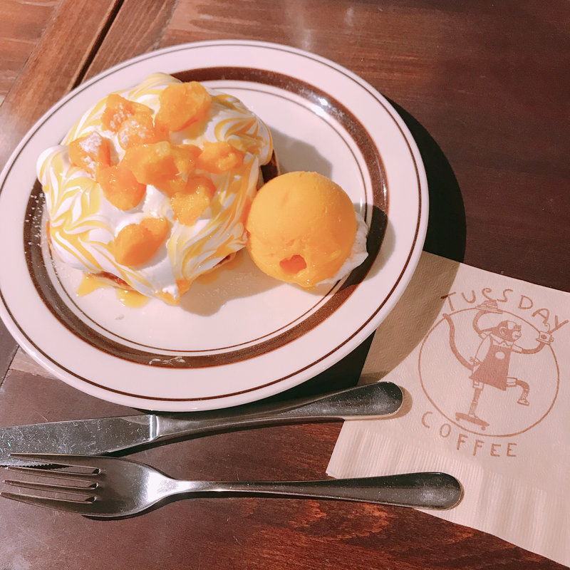 マンゴー杏仁パンケーキ(チューズデイ コーヒー （Tuesday coffee）)