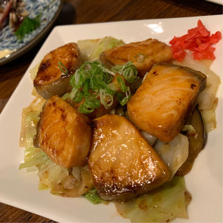 スモークサーモンの味噌焼(魚と燻製と鉄板の店 さんばんや)