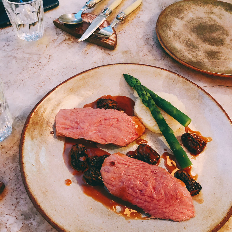 仔牛のポワレ モリーユ茸とマデイラ酒のソース(kiki （キキ）)