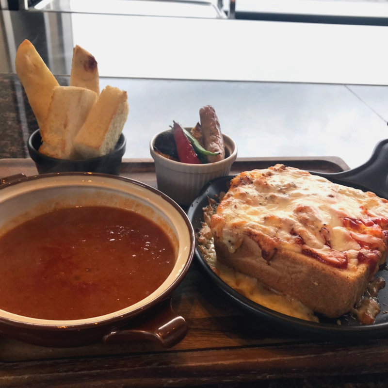  海老グラタンブレッドと季節野菜の レッドカレーフォンデュー(ベーカリーアンドテーブル箱根 （Bakery＆Table）)