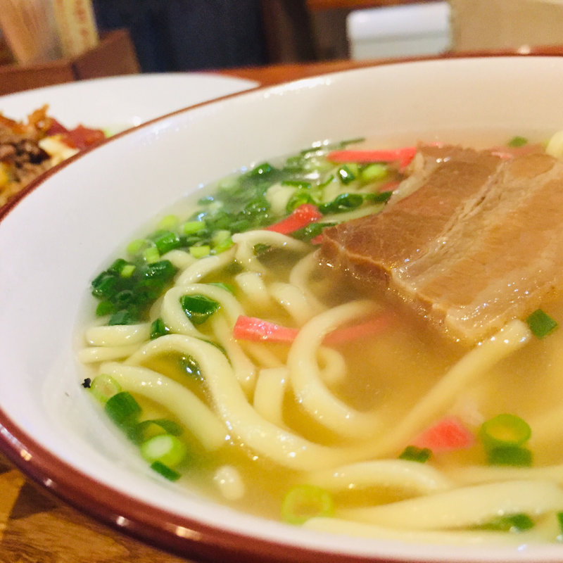 ソーキそば(沖縄料理はいさい)