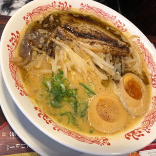 炙り叉焼と黒マー油の味噌ラーメン(バーミヤン高松松島店)