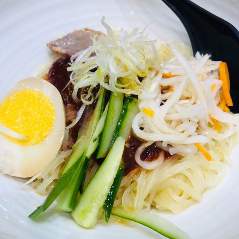 ピビン麺(パンチャンとジョン)