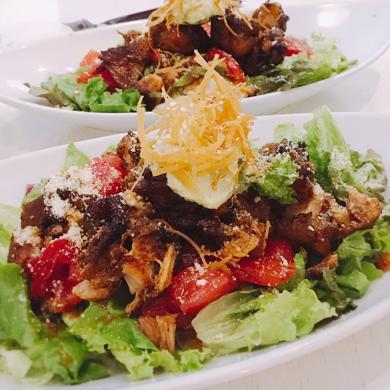 アボカドディップのチキンタコライス(カフェ＆ウェディング22)