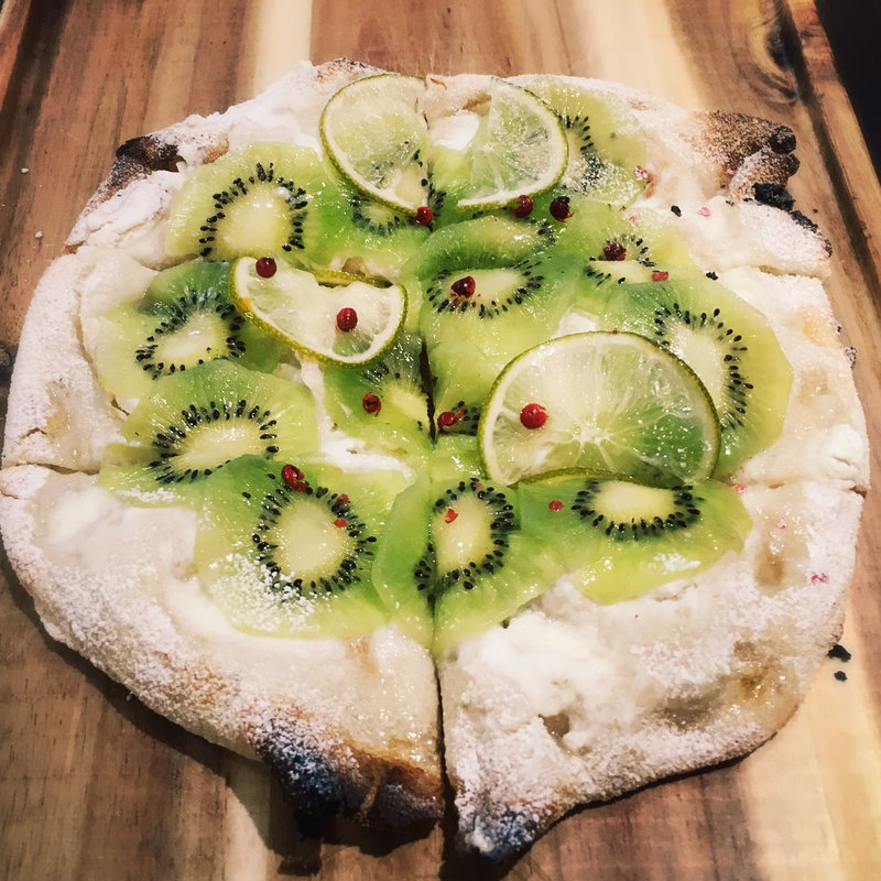 季節のデザートピンサ(KIWI)(ピンセリア ピンサ・ロマーナ)