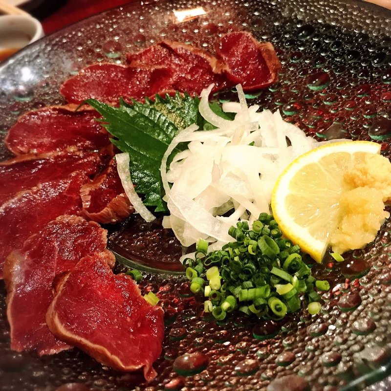 カンガルーたたき(宮崎地鶏・玄海地魚・旨い酒　味蔵とんぼ)